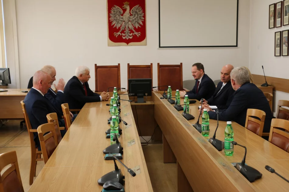 Wizyta delegacji z Instytutu i Muzeum Historii Wojskowości w Budapeszcie oraz Konsula Generalnego Węgier w Mieście Limanowa - zdjęcie 11