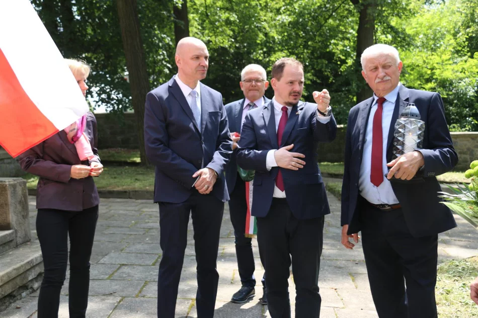 Wizyta delegacji z Instytutu i Muzeum Historii Wojskowości w Budapeszcie oraz Konsula Generalnego Węgier w Mieście Limanowa - zdjęcie 15