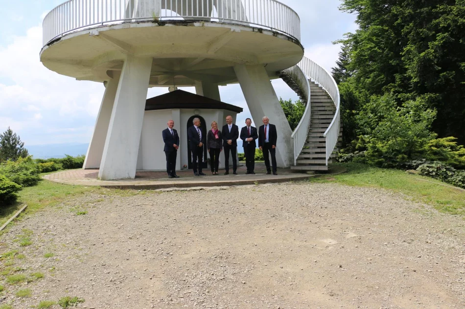 Wizyta delegacji z Instytutu i Muzeum Historii Wojskowości w Budapeszcie oraz Konsula Generalnego Węgier w Mieście Limanowa - zdjęcie 16