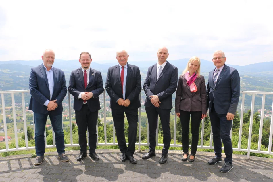 Wizyta delegacji z Instytutu i Muzeum Historii Wojskowości w Budapeszcie oraz Konsula Generalnego Węgier w Mieście Limanowa - zdjęcie 18