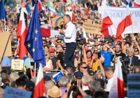 Tusk: dzisiaj władza to są seryjni zabójcy kobiet; chcemy żyć w kraju, gdzie nie trzeba być herosem, by ratować życie kobiety - zdjęcie główne