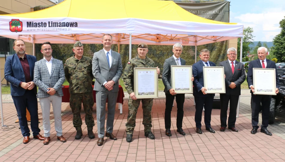 Uroczyście podpisano umowę i akt erekcyjny dot. budowy Kompleksu Wojskowego w Mieście Limanowa - zdjęcie 1