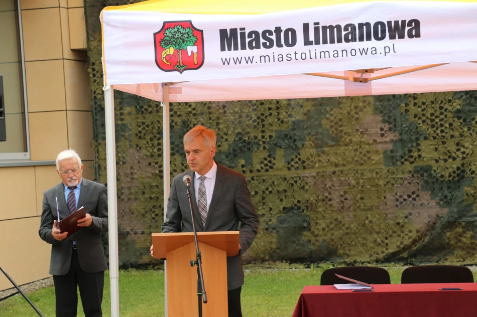 Uroczyście podpisano umowę i akt erekcyjny dot. budowy Kompleksu Wojskowego w Mieście Limanowa - zdjęcie 20