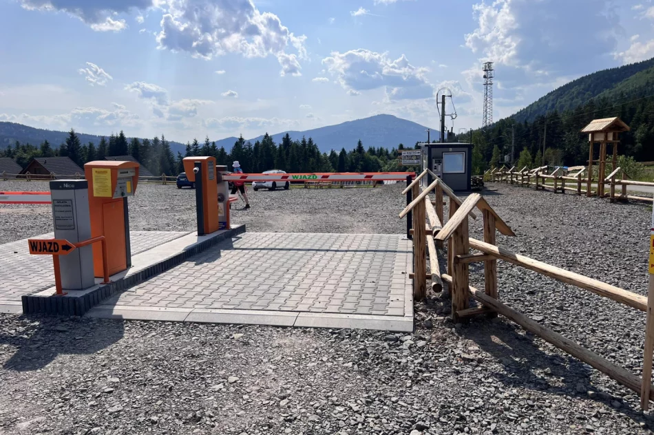 Znak zakazu szpeci pomnik i miejsce uroczystości - zdjęcie 3