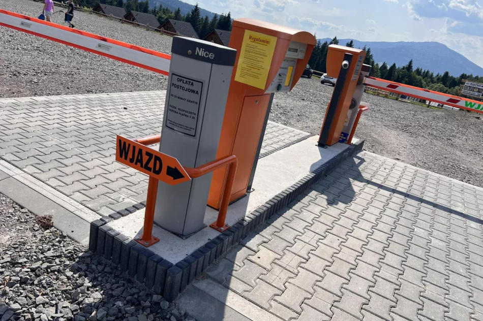 Znak zakazu szpeci pomnik i miejsce uroczystości - zdjęcie 5