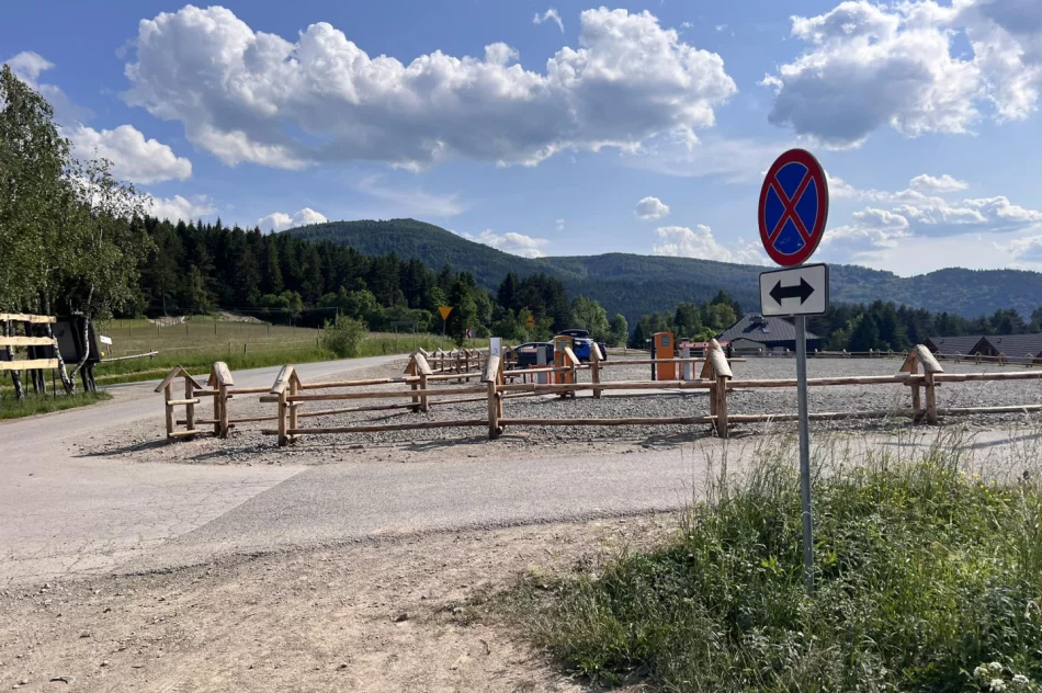 Znak zakazu szpeci pomnik i miejsce uroczystości - zdjęcie 12