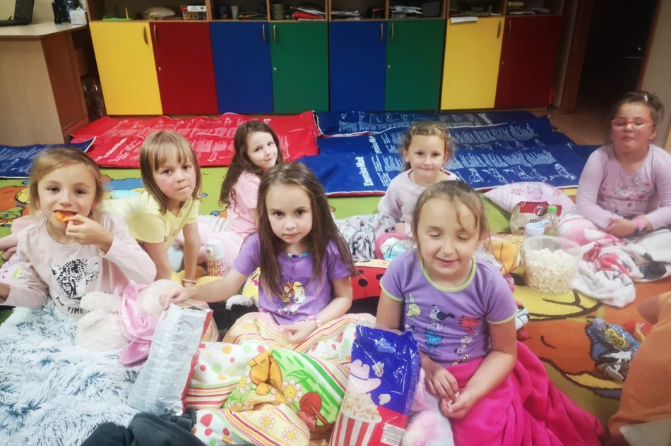 Noc w Przedszkolu w Szkole Podstawowej w Starej Wsi nr 1 - zdjęcie 7