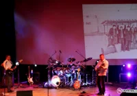 Koncert zespołu Hack - sala pełna fanów rocka - zdjęcie główne