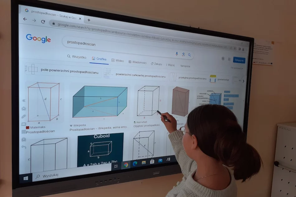 Interaktywne monitory zainstalowano w szkołach - zdjęcie 3