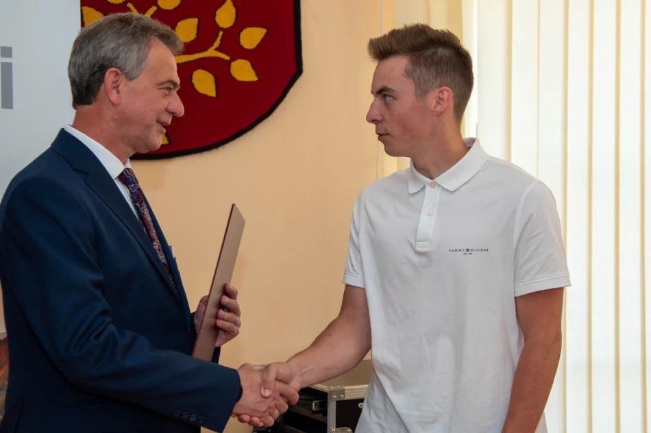 Nagrodzeni za wyniki w sportowej rywalizacji  - zdjęcie 3