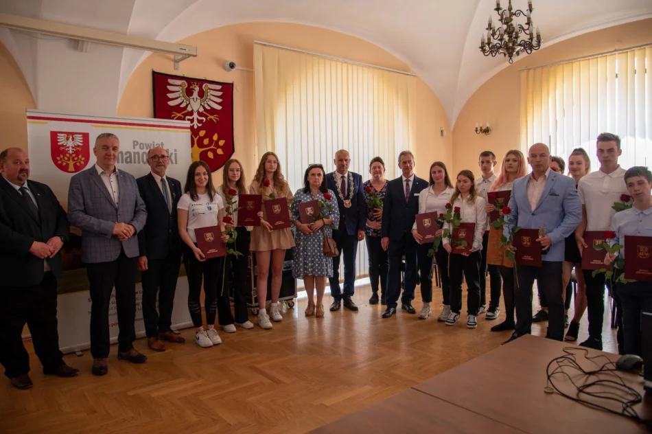 Nagrodzeni za wyniki w sportowej rywalizacji  - zdjęcie 14