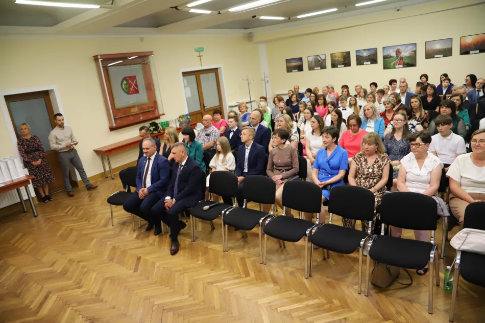 Podsumowanie roku szkolnego 2022/2023 oraz nagrody za szczególne osiągnięcia - zdjęcie 12