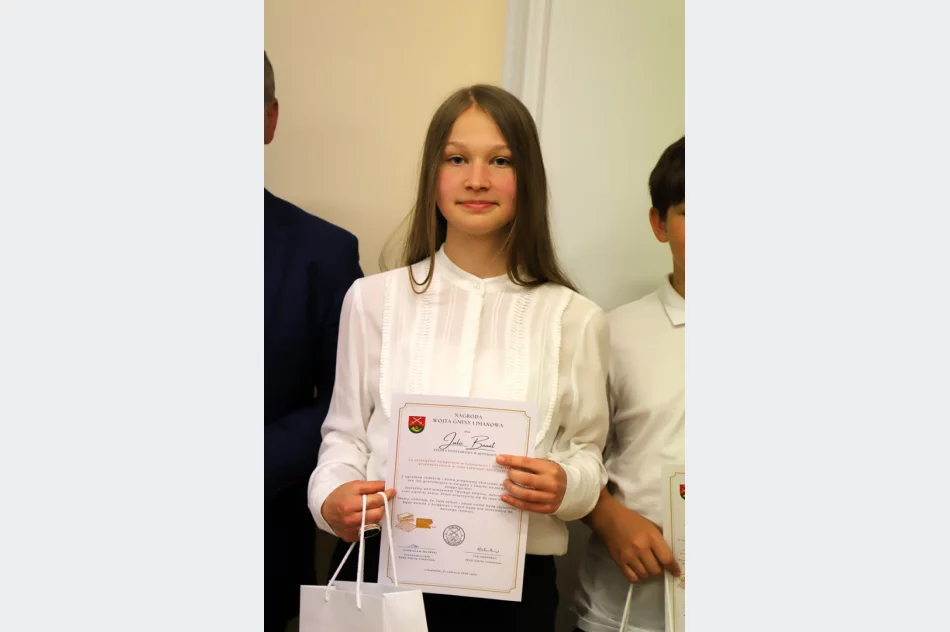 Podsumowanie roku szkolnego 2022/2023 oraz nagrody za szczególne osiągnięcia - zdjęcie 16