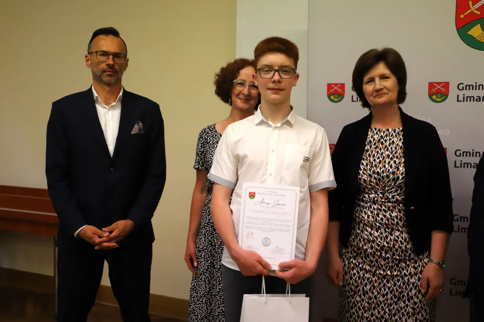 Podsumowanie roku szkolnego 2022/2023 oraz nagrody za szczególne osiągnięcia - zdjęcie 17