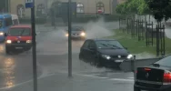 Intensywne opady i... zalany rynek - zdjęcie 2