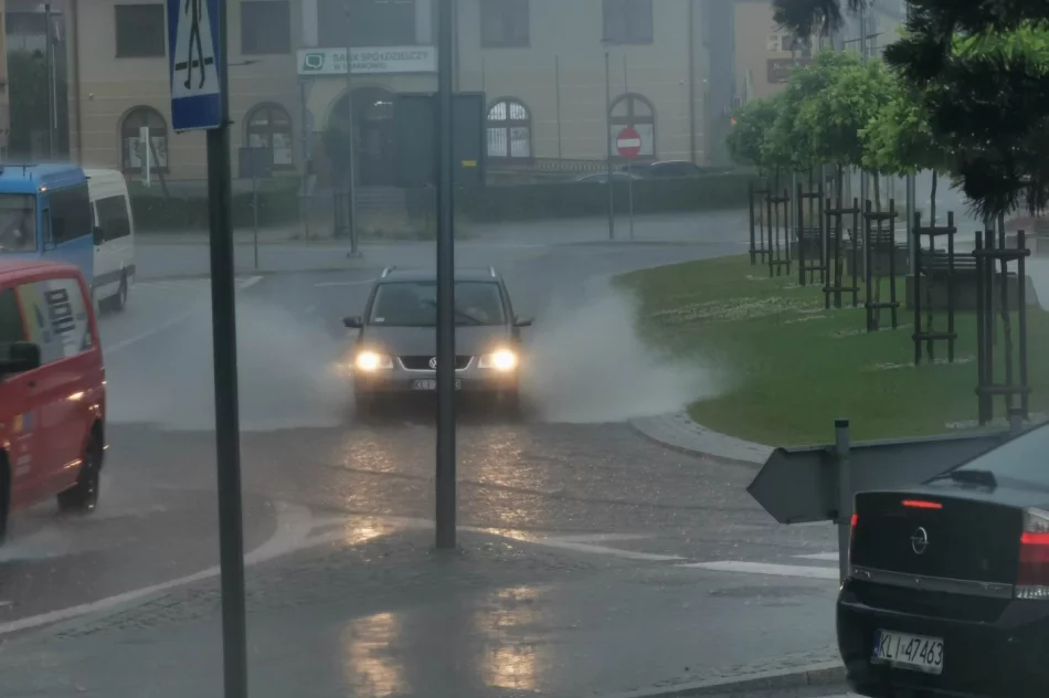 Intensywne opady i... zalany rynek - zdjęcie 5