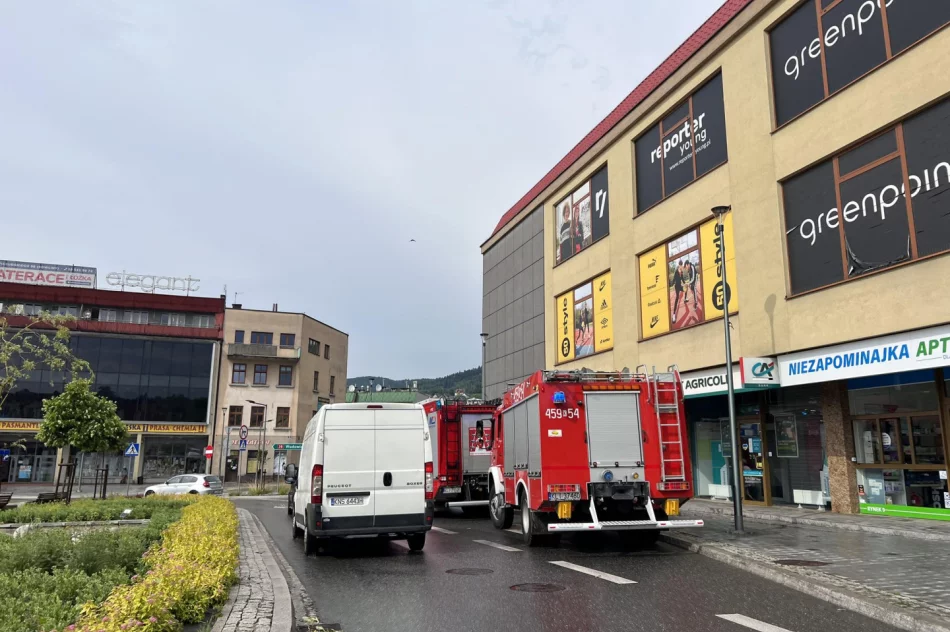 Intensywne opady i... zalany rynek - zdjęcie 6