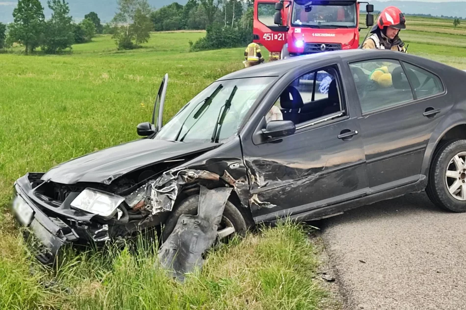 Czołowe zderzenie dwóch pojazdów - zdjęcie 2