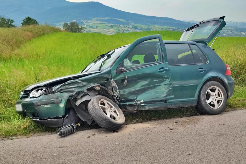 Czołowe zderzenie dwóch pojazdów - zdjęcie 3
