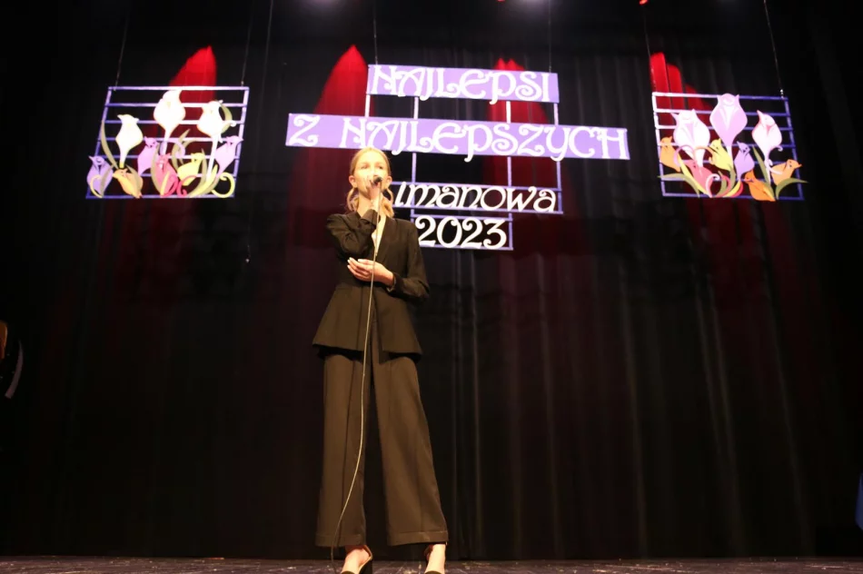 Podczas uroczystej gali nagrodzono najlepszych uczniów szkół miejskich - zdjęcie 8