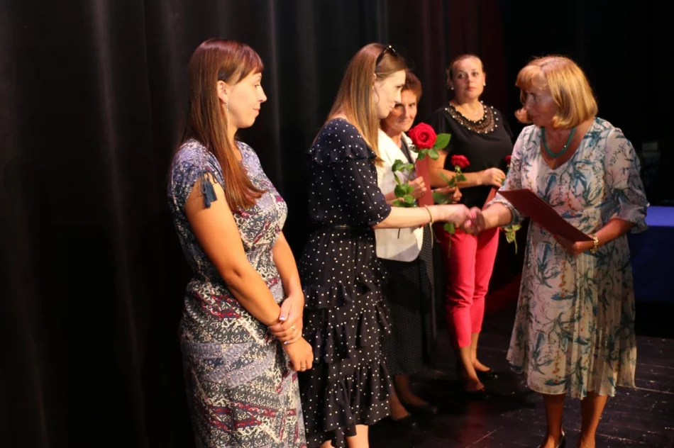 Podczas uroczystej gali nagrodzono najlepszych uczniów szkół miejskich - zdjęcie 9