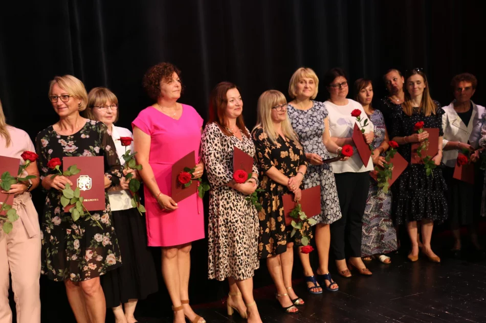 Podczas uroczystej gali nagrodzono najlepszych uczniów szkół miejskich - zdjęcie 20