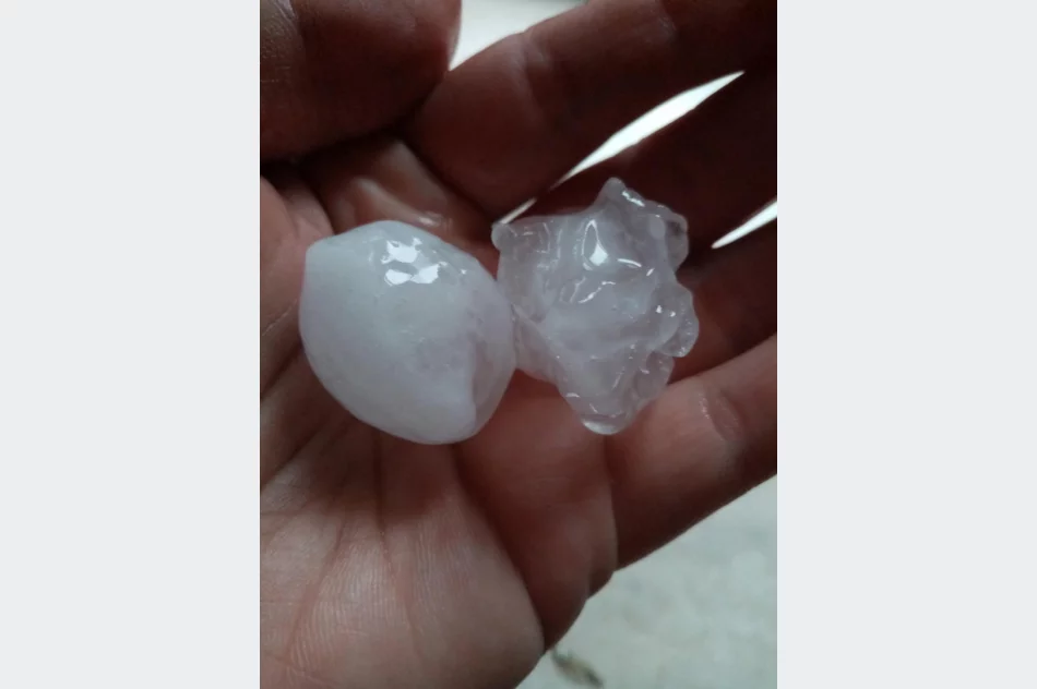 Burze i grad - kule lodu miały średnio ok. 3 cm, lokalnie nawet powyżej 5 cm - zdjęcie 3