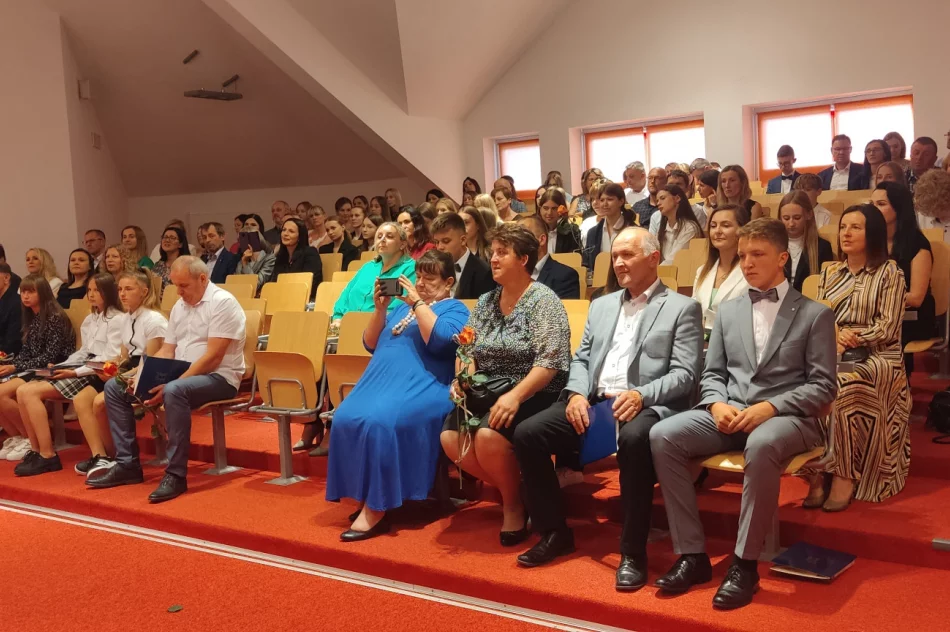 Najlepsi uczniowie nagrodzeni - zdjęcie 2