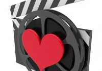 Pełna sala zakochanych podczas Walentynek w kinie - zdjęcie główne