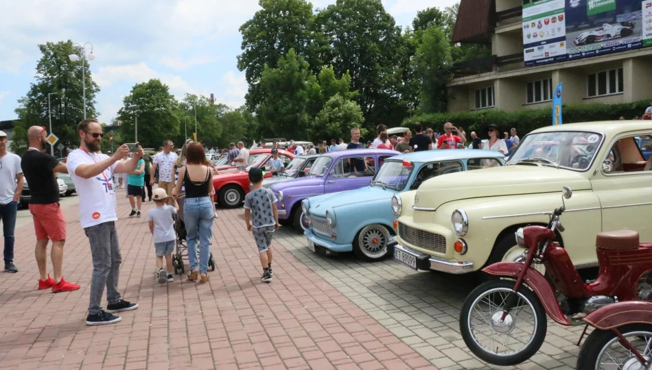 Pojazdy zabytkowe zawitały do Limanowej - zdjęcie 1