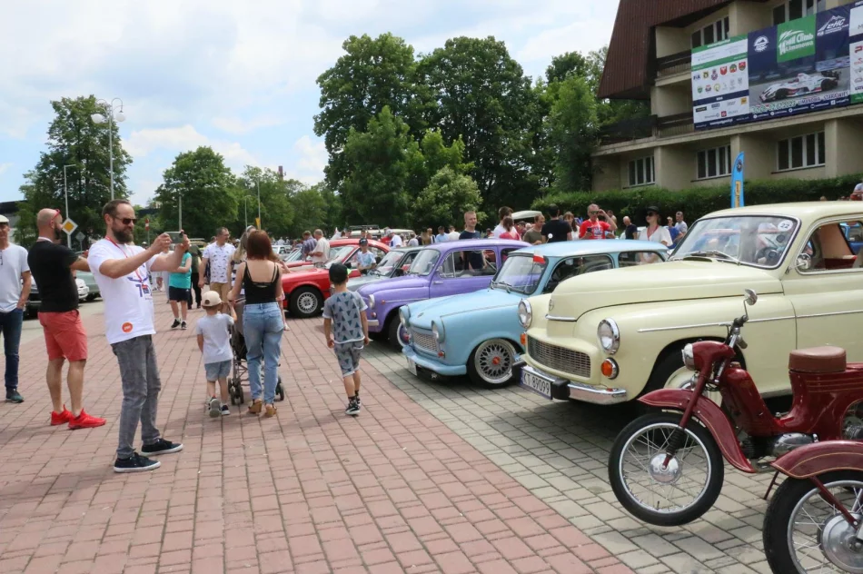 Pojazdy zabytkowe zawitały do Limanowej - zdjęcie 3