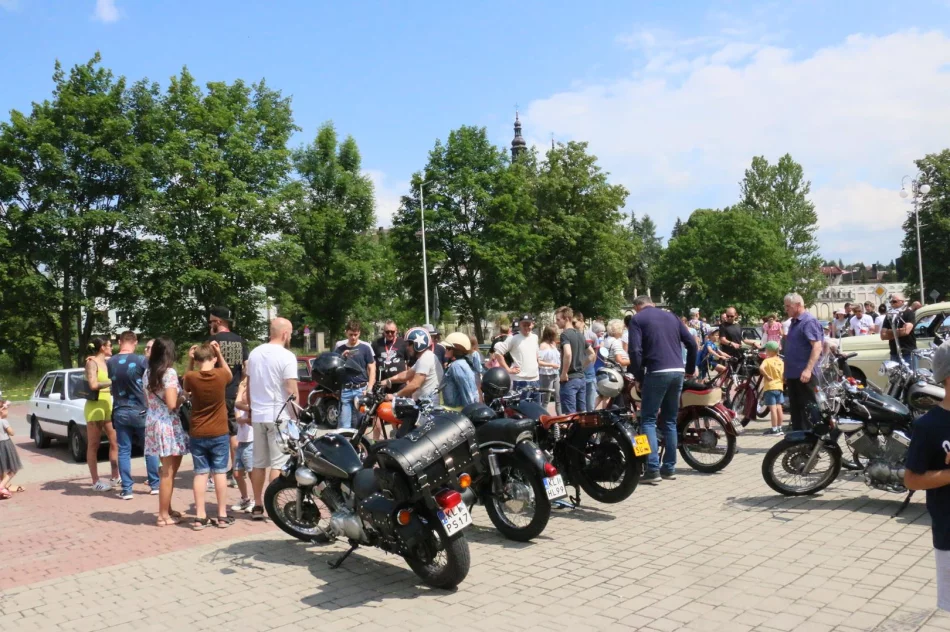 Pojazdy zabytkowe zawitały do Limanowej - zdjęcie 4