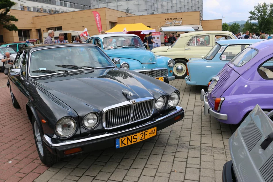 Pojazdy zabytkowe zawitały do Limanowej - zdjęcie 7