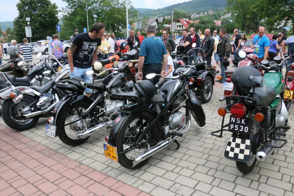 Pojazdy zabytkowe zawitały do Limanowej - zdjęcie 8