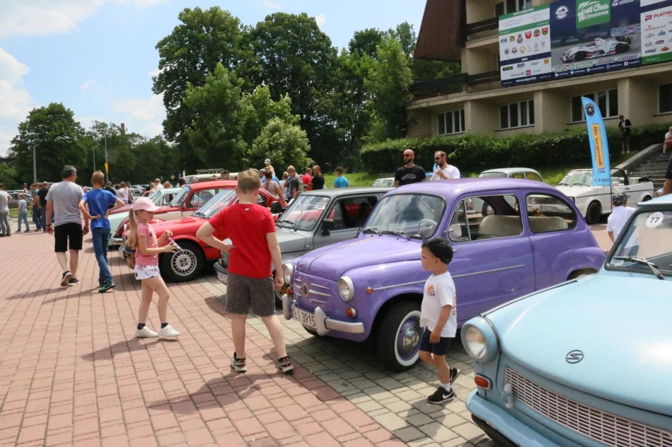 Pojazdy zabytkowe zawitały do Limanowej - zdjęcie 9