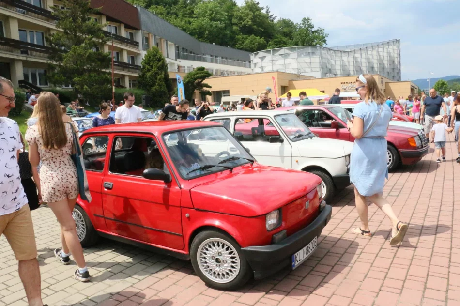 Pojazdy zabytkowe zawitały do Limanowej - zdjęcie 11