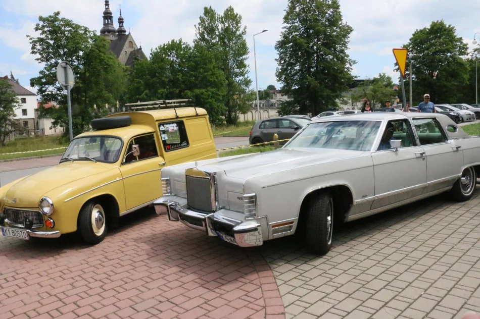 Pojazdy zabytkowe zawitały do Limanowej - zdjęcie 12