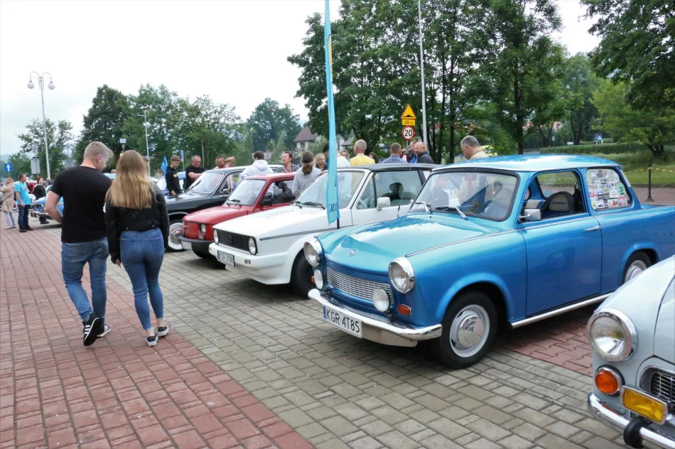 Pojazdy zabytkowe zawitały do Limanowej - zdjęcie 14