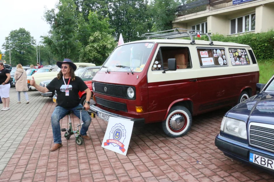 Pojazdy zabytkowe zawitały do Limanowej - zdjęcie 15