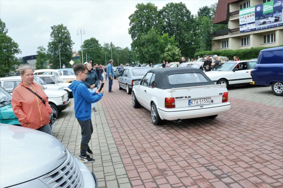 Pojazdy zabytkowe zawitały do Limanowej - zdjęcie 16