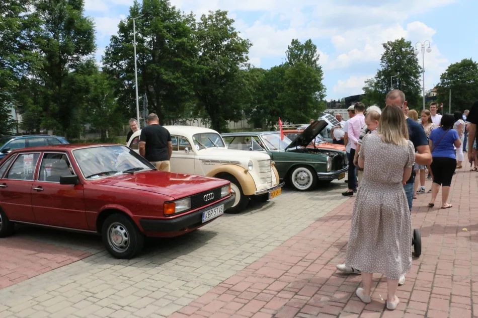 Pojazdy zabytkowe zawitały do Limanowej - zdjęcie 17