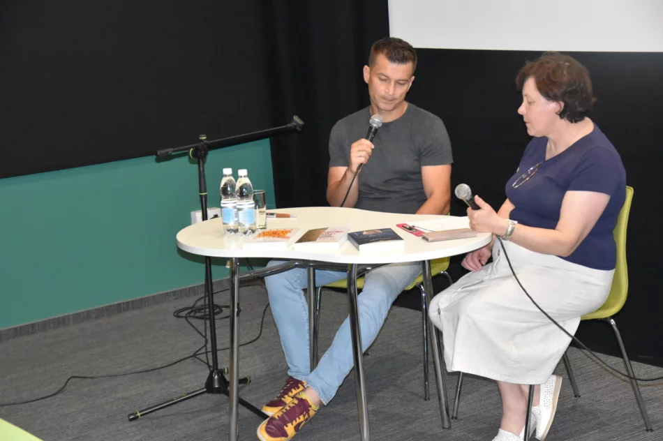 Odbyło się spotkanie autorskie z Jakubem Małeckim - zdjęcie 2