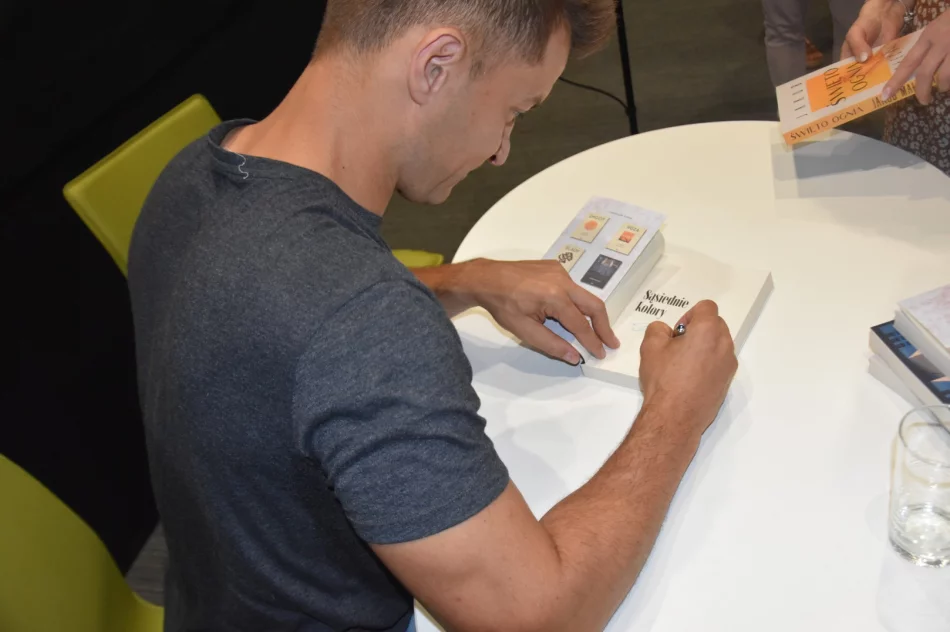 Odbyło się spotkanie autorskie z Jakubem Małeckim - zdjęcie 4