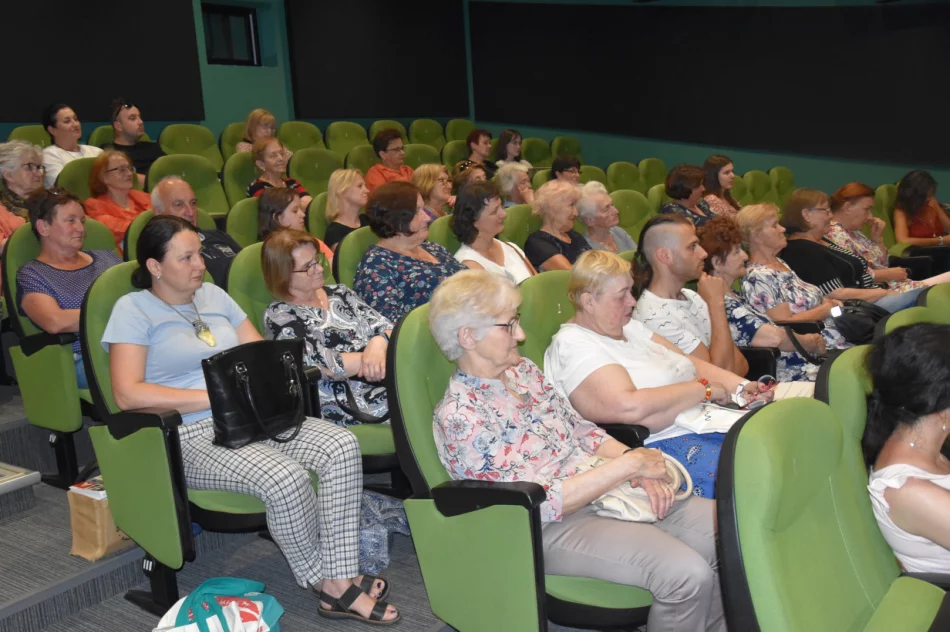 Odbyło się spotkanie autorskie z Jakubem Małeckim - zdjęcie 5