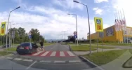 Ku przestrodze - nagranie z potrącenia na pasach trzech osób - zdjęcie 2