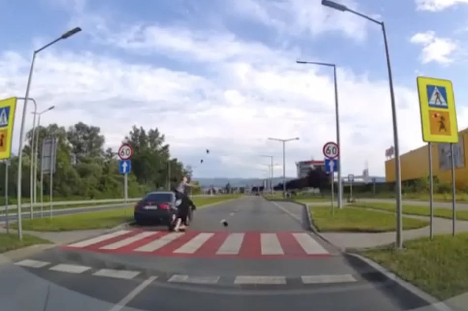 Ku przestrodze - nagranie z potrącenia na pasach trzech osób - zdjęcie 6