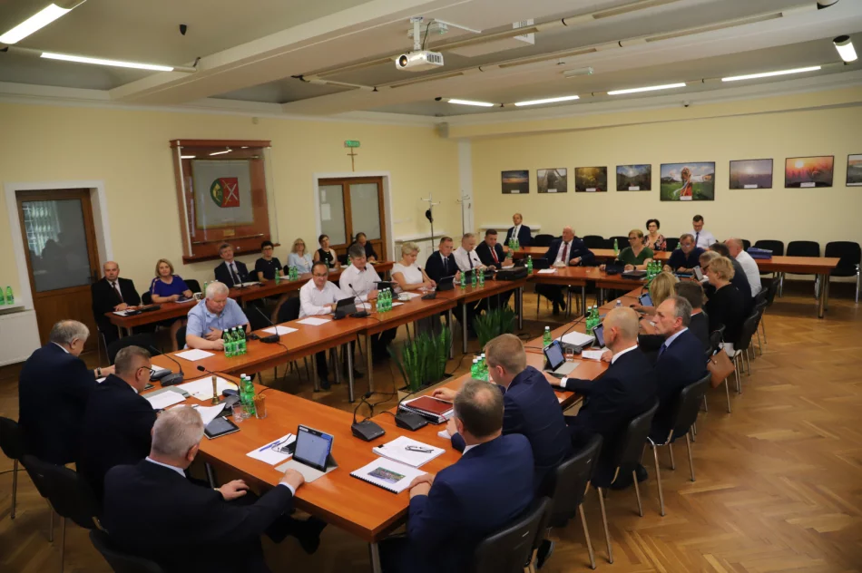 Jednogłośne Absolutorium za 2022 rok dla Wójta Gminy Limanowa - zdjęcie 16