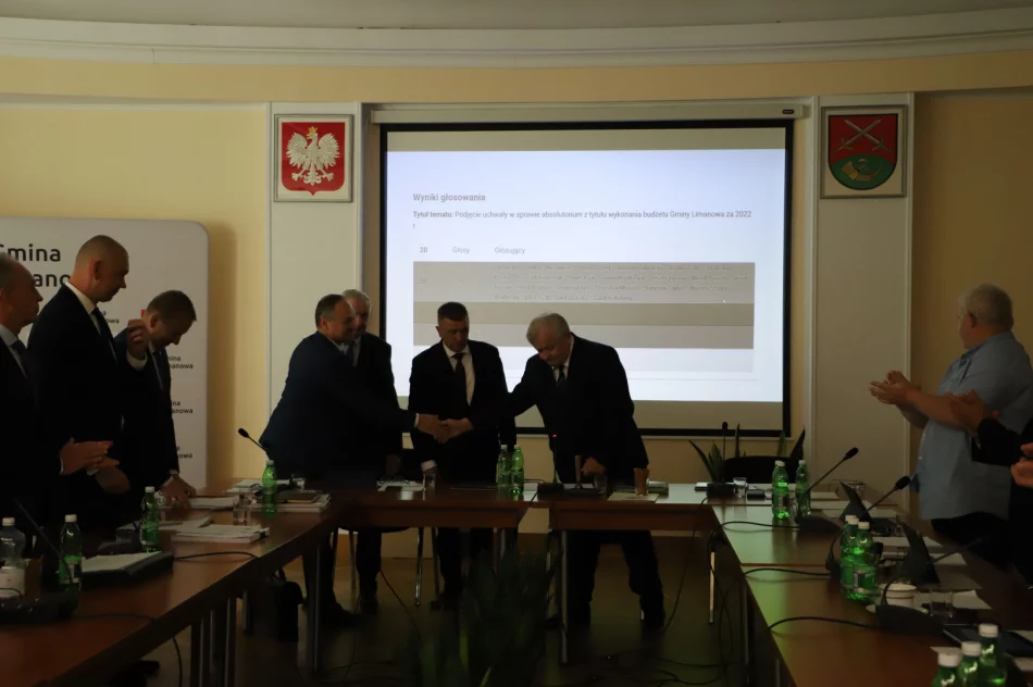 Jednogłośne Absolutorium za 2022 rok dla Wójta Gminy Limanowa - zdjęcie 17