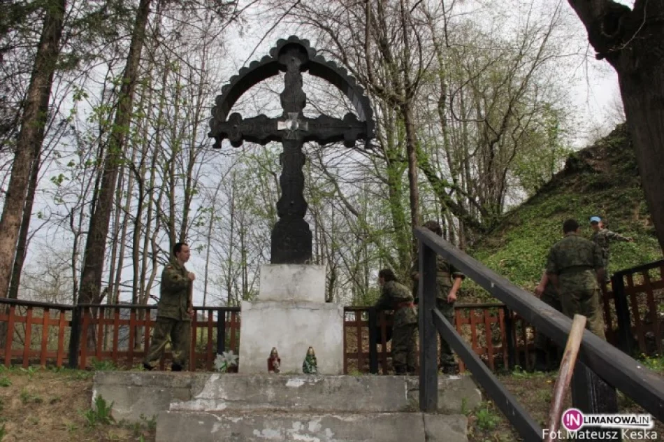 Strzelcy uporządkowali cmentarz - zdjęcie 2