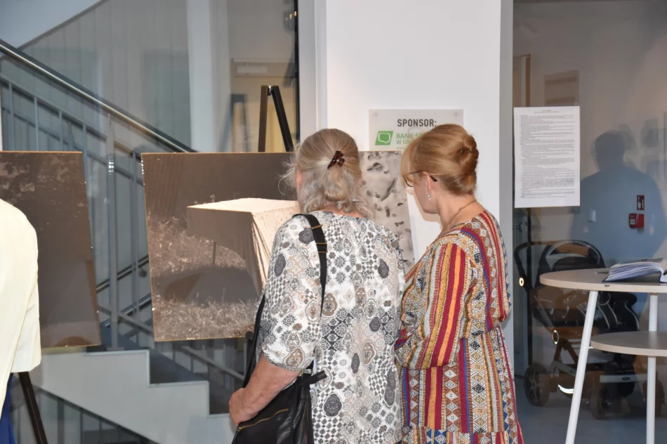 (Nie)przypadkiem… – w Miejskiej Galerii Sztuki odbył się wernisaż wystawy Justyny Kurek - zdjęcie 3